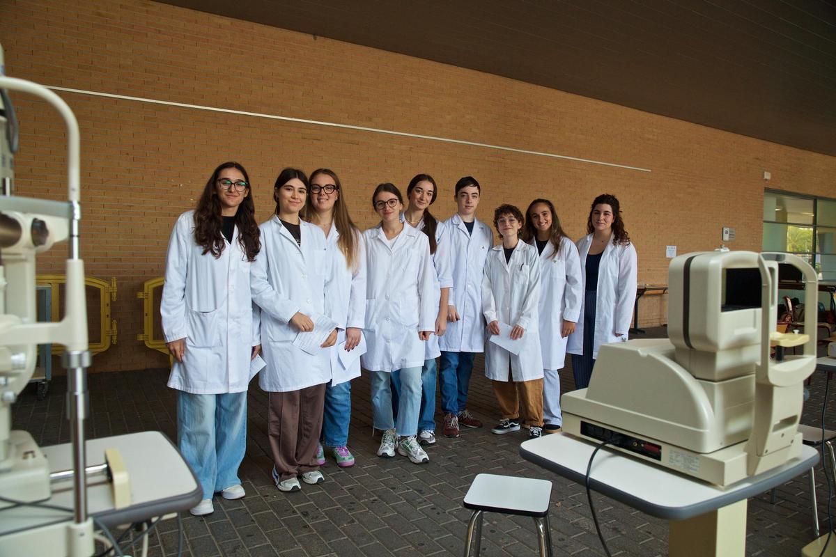 El grupo de estudiantes que ha realizado las revisiones en la campaña