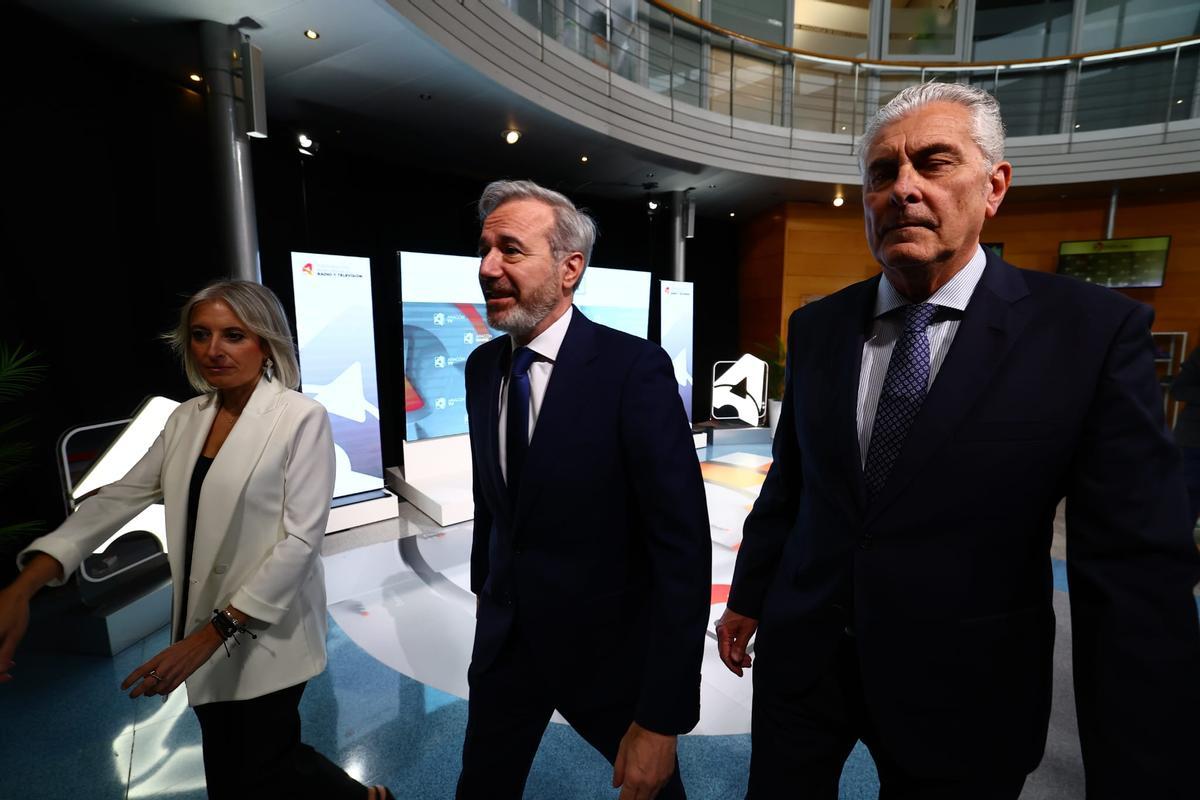 EN IMÁGENES | Así ha sido la llegada de Pilar Alegría y Jorge Azcón al cara a cara de Aragón TV