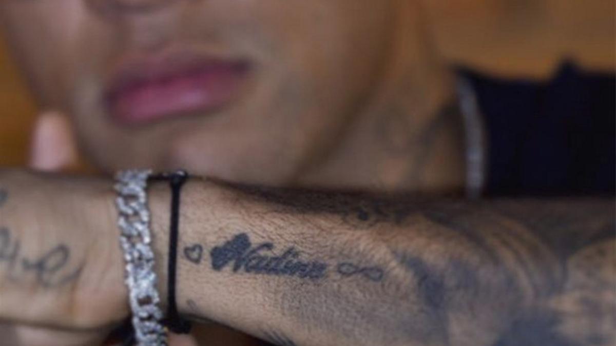 Neymar Júnior luce nuevo tatuaje en honor a su madre