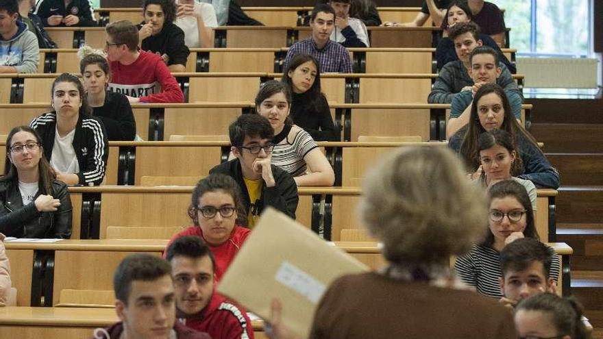 Imagen de archivo de una selectividad para alumnos de Bachillerato. // Brais Lorenzo