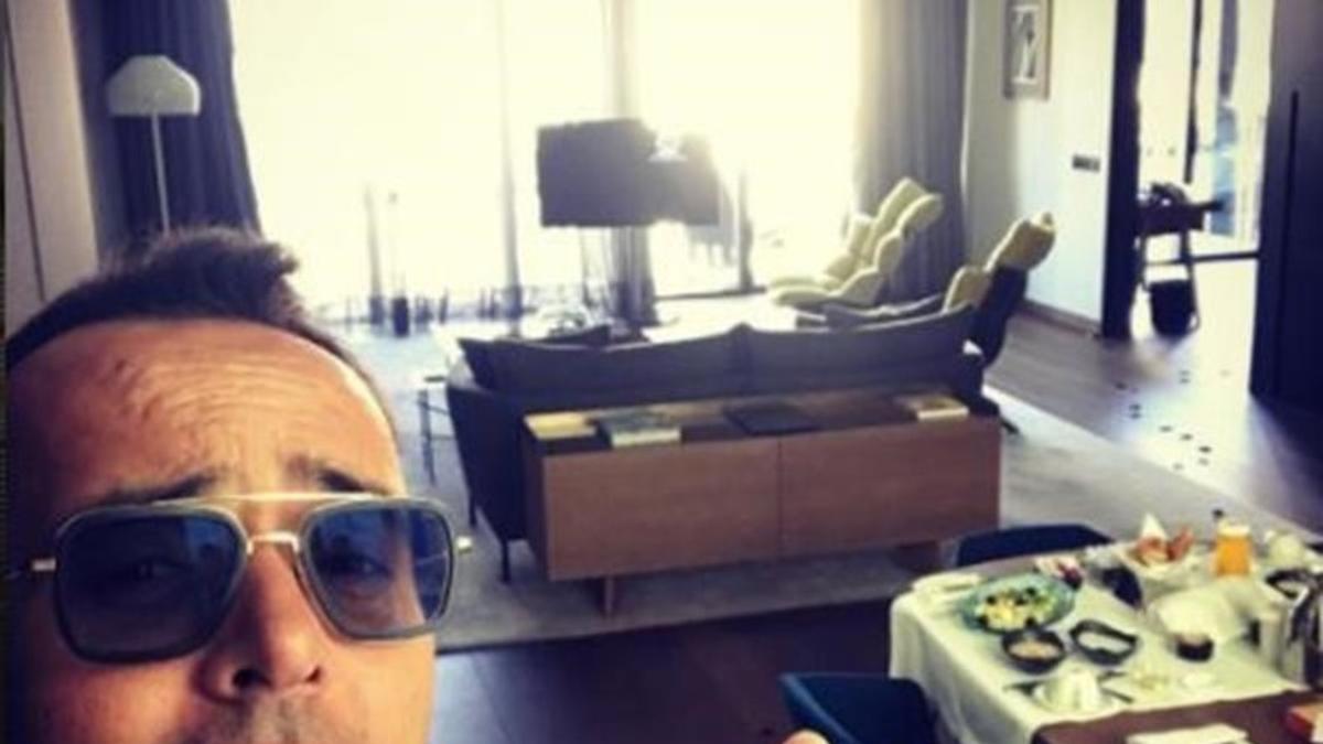 Risto Mejide presume de anillo de casado