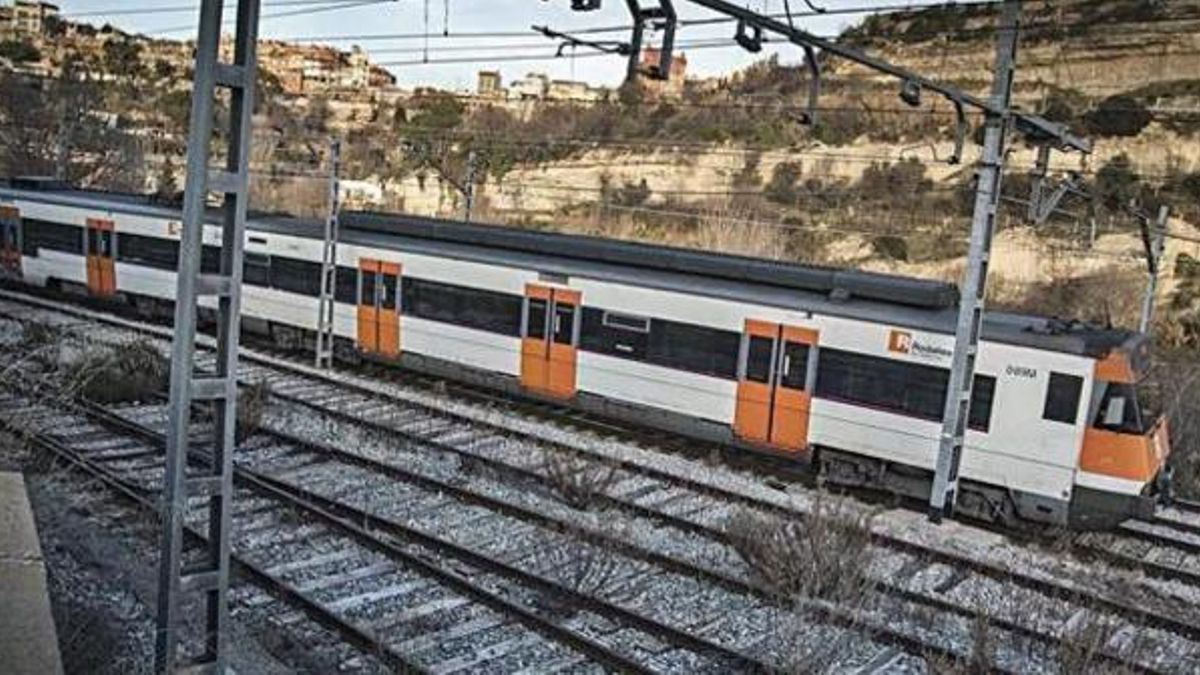 Un tren de l'R4 en el tram de Manresa en una imatge d'arxiu