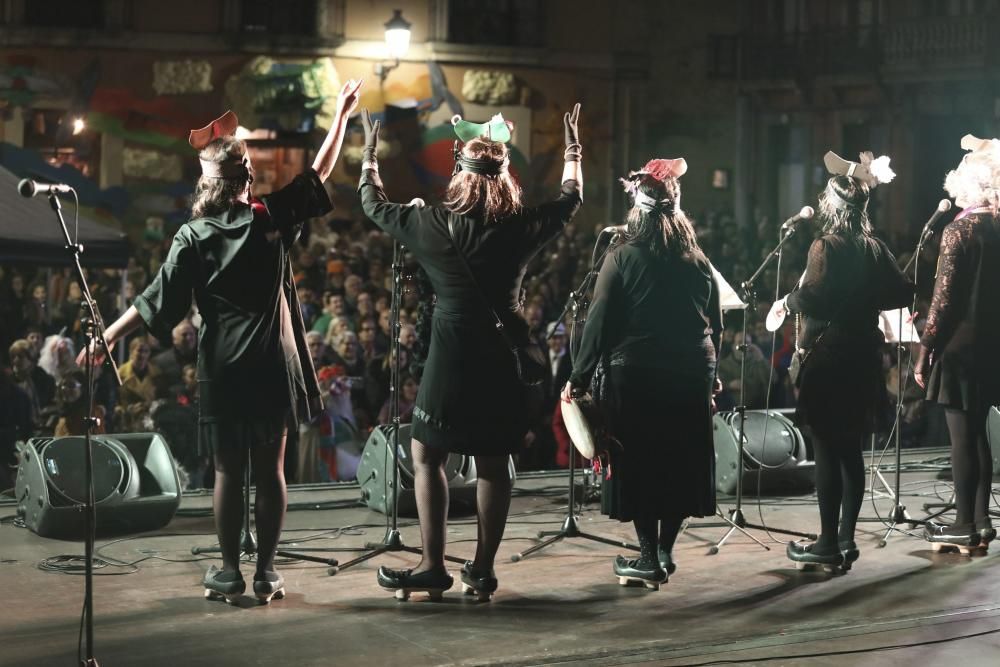 Festival de murgas, charangas y fanfarrias del Antroxu en Avilés.