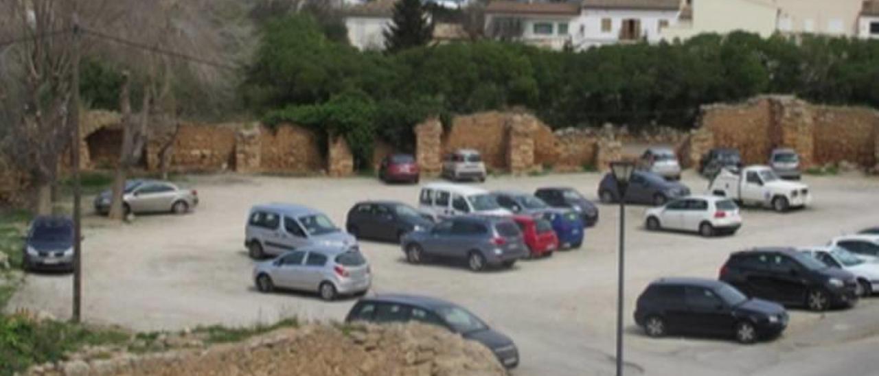 El baluard de la Reina es actualmente un aparcamiento de coches.