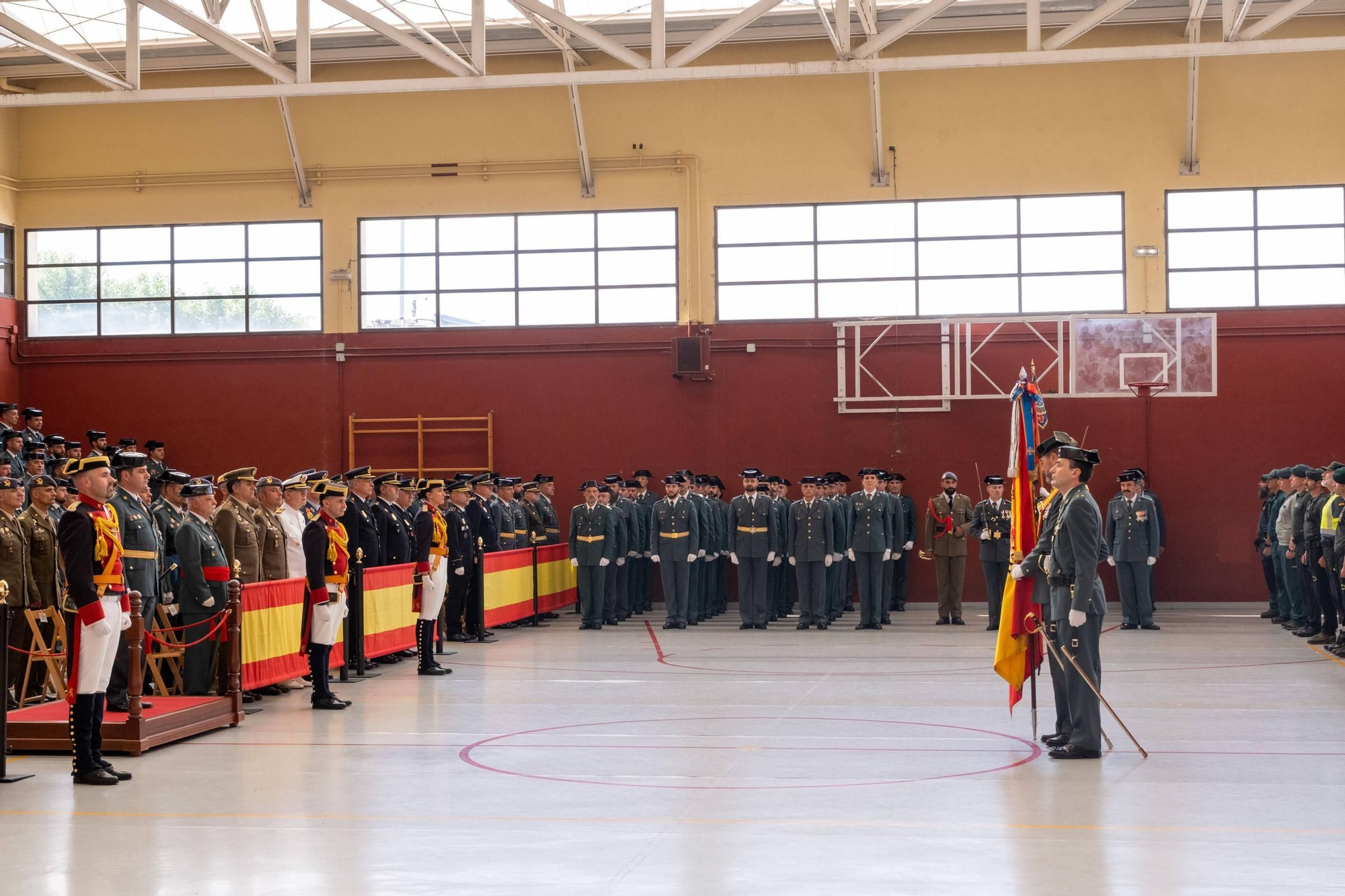 EN IMÁGENES: Así fueron los actos en Oviedo del 179 aniversario de la Guardia Civil
