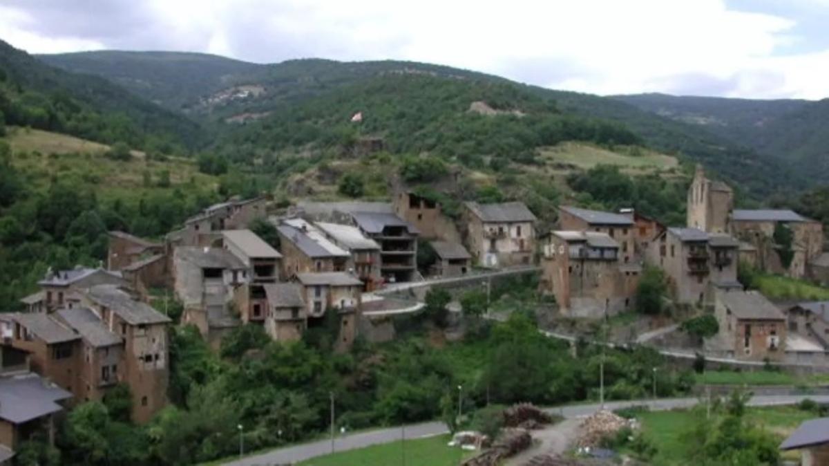 El poble de Castellbò amb la colegiata