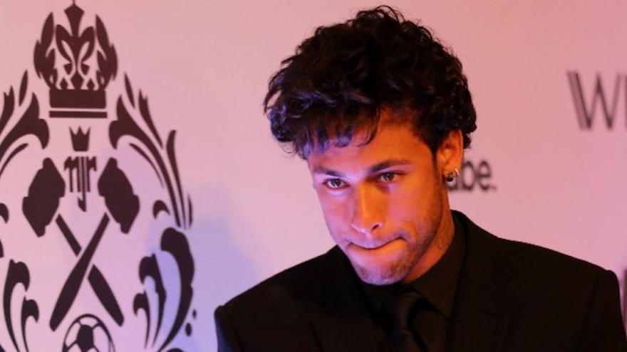 Neymar rompe (otra vez) con su novia