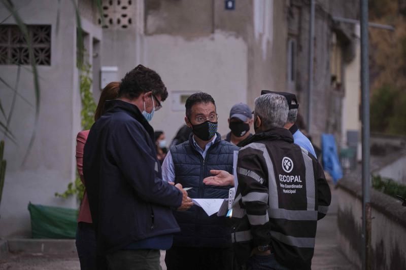 Desalojo de siete familias en la calle Ermita de La Candelaria, en Salud Bajo