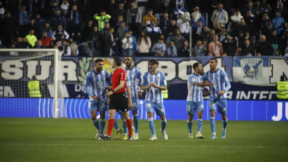 Esteban Burgos fue expulsado durante el Málaga CF-Real Oviedo.