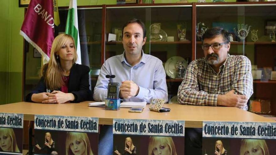 Isabel Rubio, Alejandro Piñeiro y Zara, ayer, en la presentación del concierto del sábado. // Bernabé/Gutier