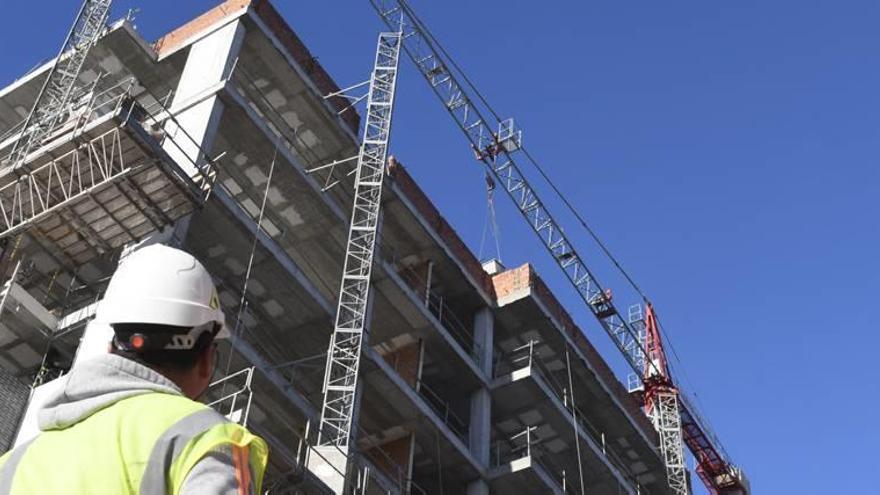 El sector de la construcción está tirando de nuevo de la creación de empleo con 2.733 nuevos centros de trabajo este año.