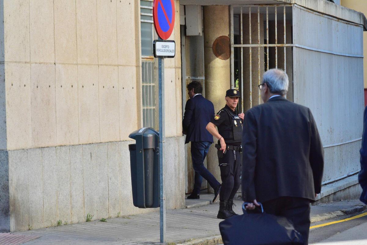 Fotogalería | Llegan los abogados de las acusaciones y los acusados en el juicio contra David Sánchez
