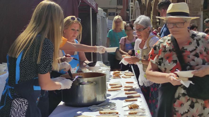 Feria de Productos de la Tierra en Benavente: Gran éxito de participación en la degustación popular