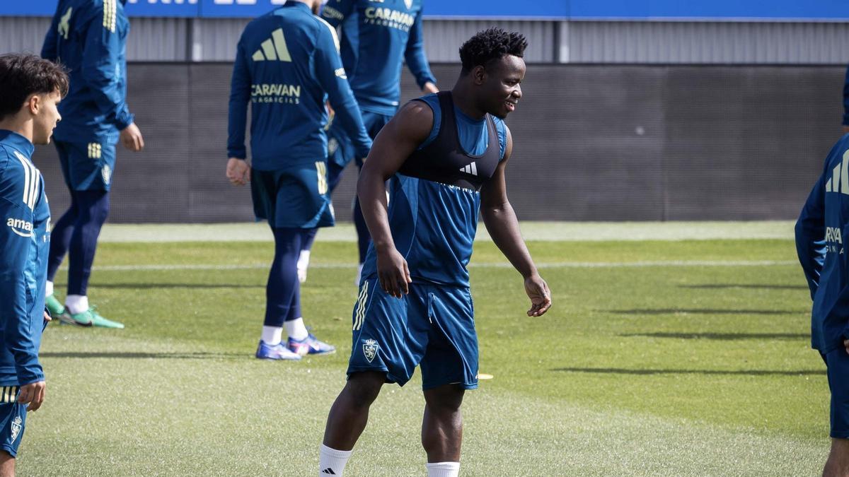 Mawuli, durante un entrenamiento del Real Zaragoza.