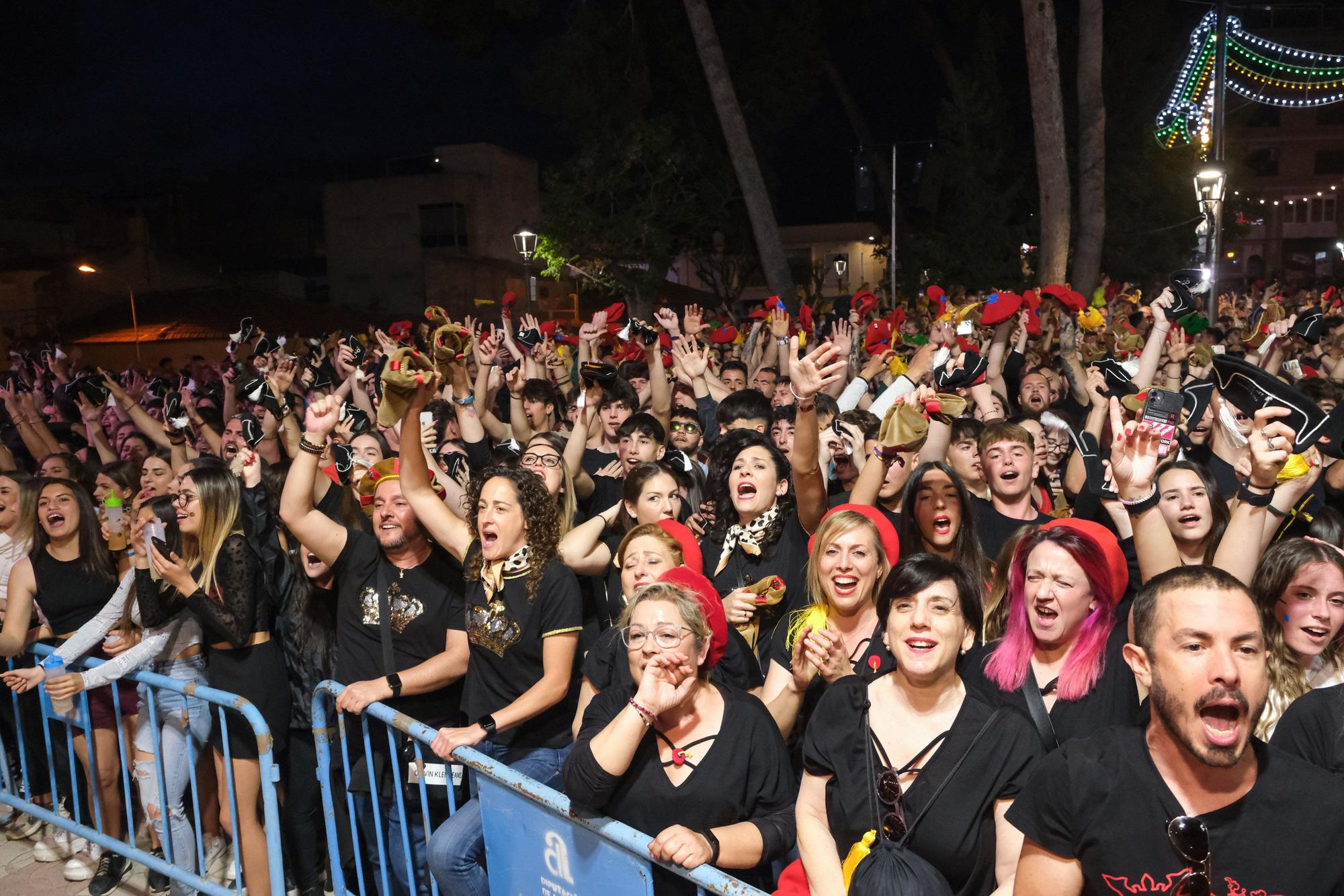 El pasodoble de la euforia abre las fiestas de Petrer