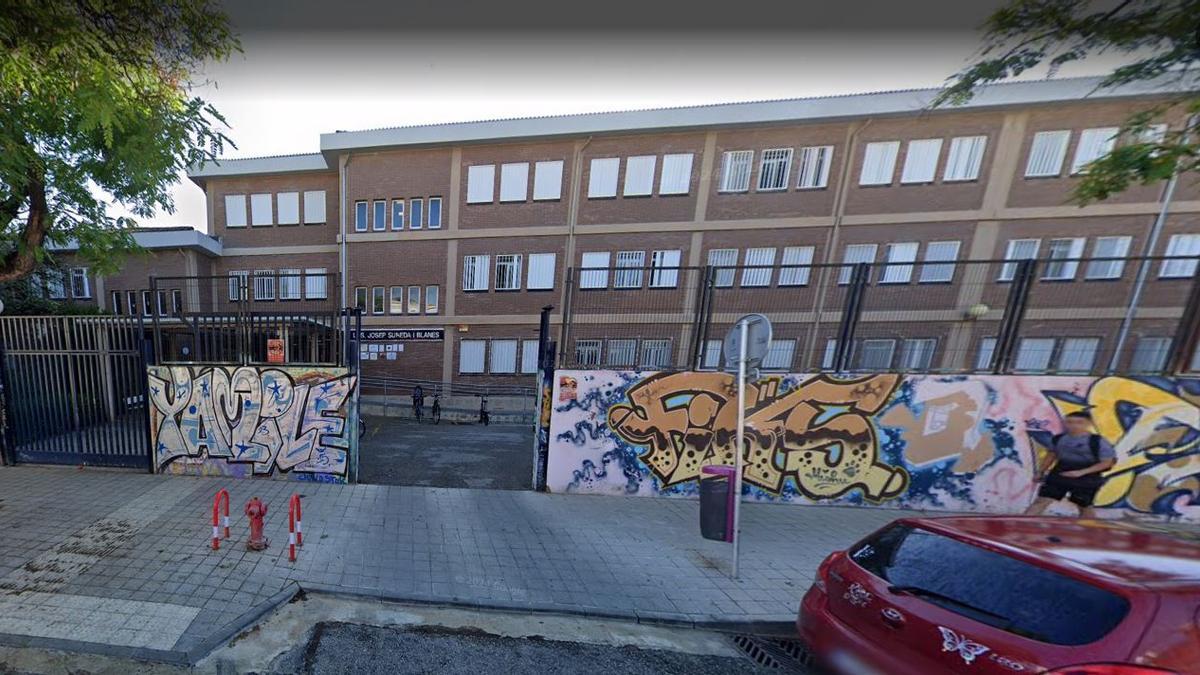 Instituto Josep Sureda i Blanes de Son Gotleu, incendiaodo presuntamente por dos menores inimputables.