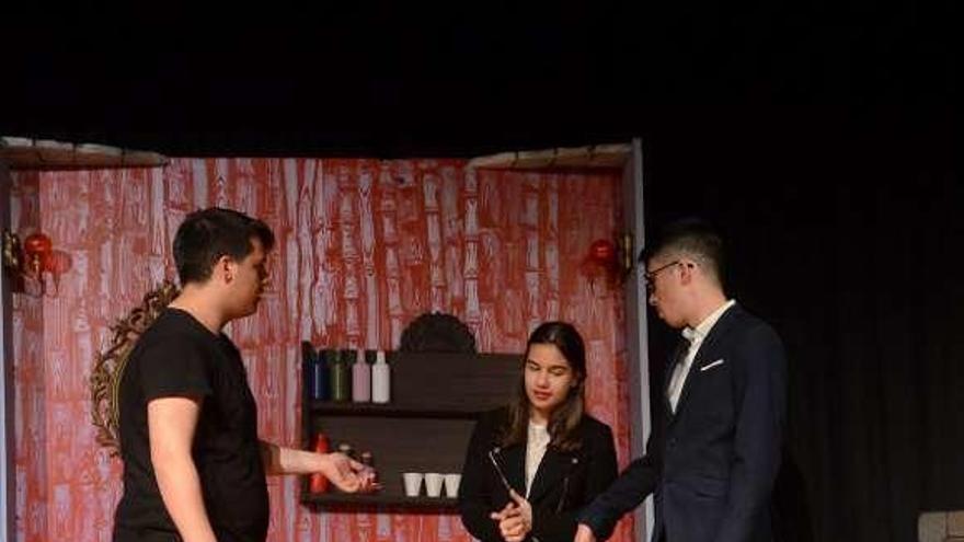 El grupo de teatro de estudiantes del Asorey estrena su comedia de Darío Fo