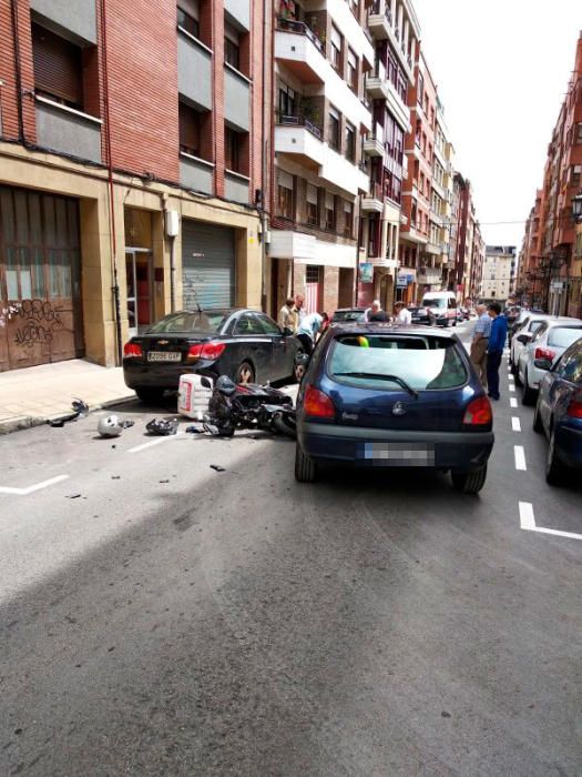 Un repartidor resulta herido en un accidente en Ciudad Naranco.