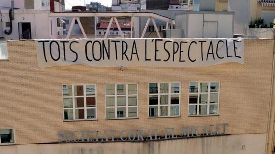 &#039;Tots contra l´espectacle&#039;