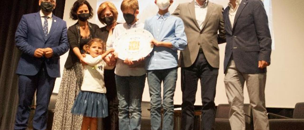 La familia de Enrique Font recibió emocionada los diferentes reconocimientos al que fuera presidente del Sindicat Central d'Aigües del Millars.