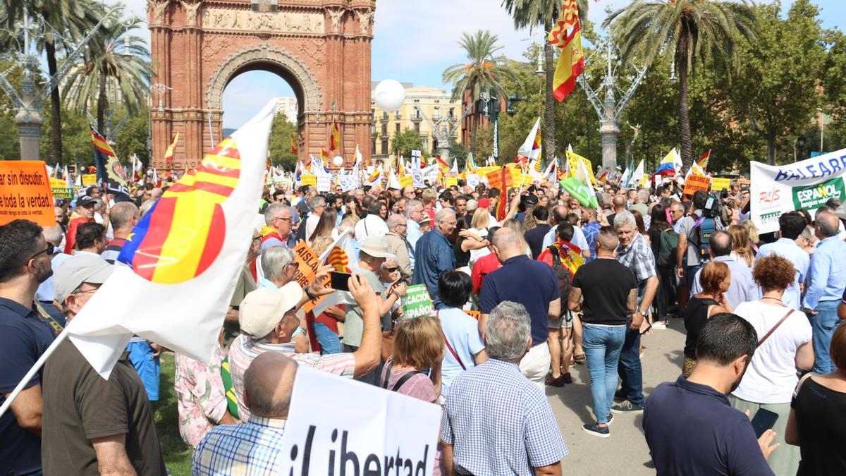 Imatge de la manifestació convocada per Escola de tothom a l&#039;Arc del Triomf a Barcelona