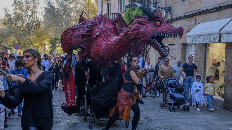 Un gran dragón cierra el Samaín de Cambados