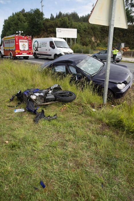 Un motorista fallece en un accidente en Guísamo