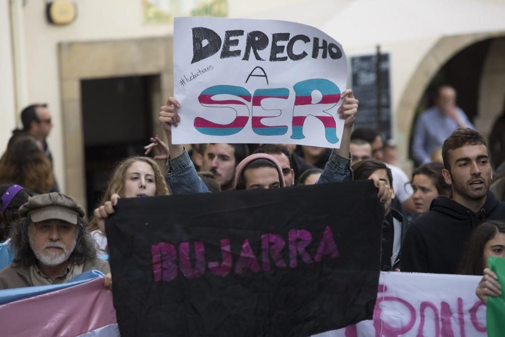 Manifestación en Oviedo contra el autobús de "HazteOir"