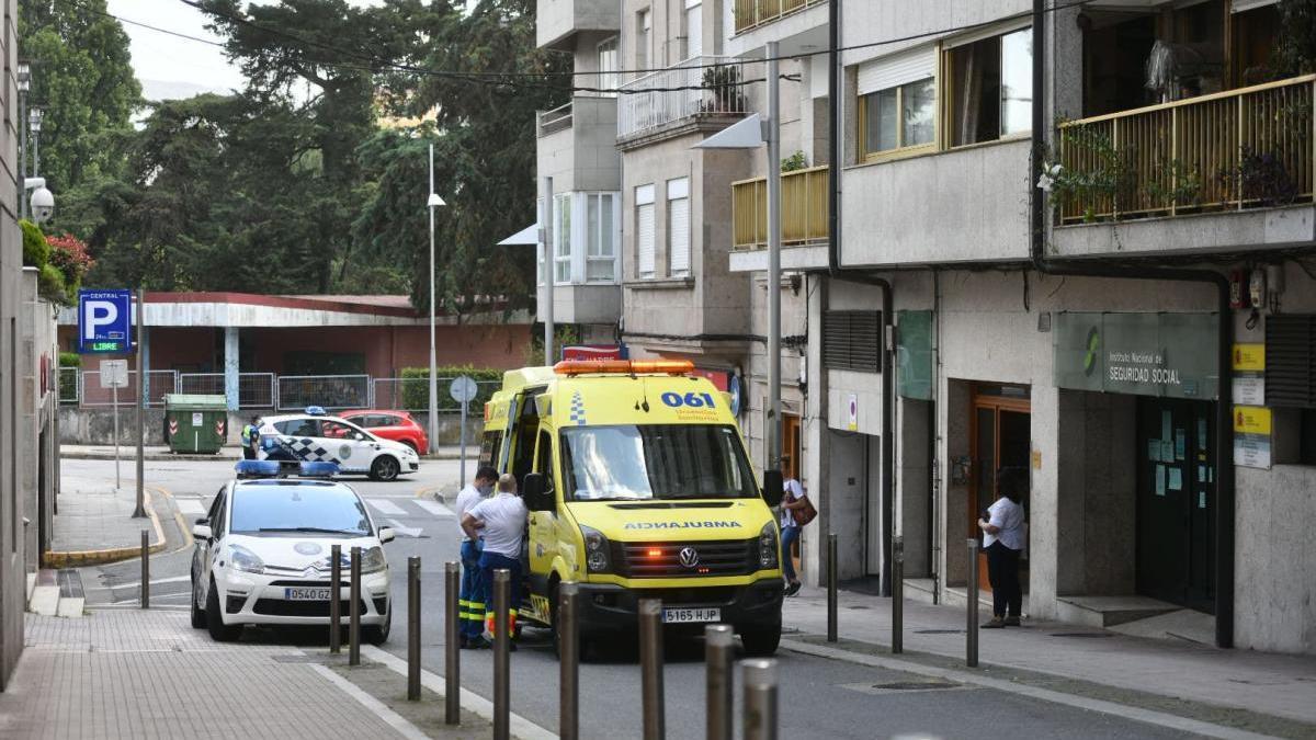 Una ambulancia que atendió a estas tres personas en Gagos de Mendoza, esta tarde.