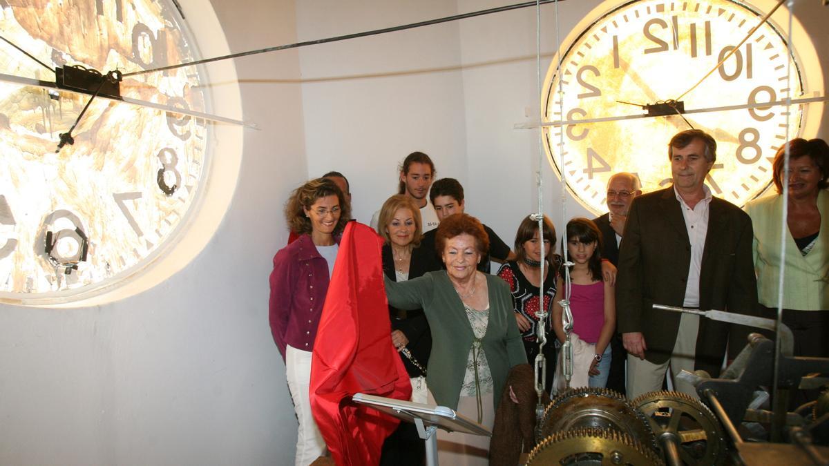 Inauguración de la restauración del reloj y placa en recuerdo a su creador