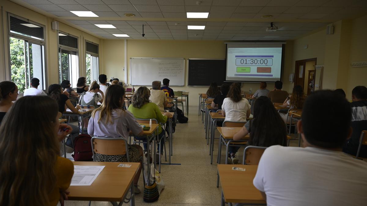 Una prova d'anglés a l'Escola Oficial d'Idiomes (EOI) de Castelló.