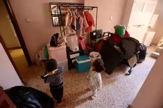Desahucian en Alicante a una joven de 20 años con dos hijos de 3 y 2 años