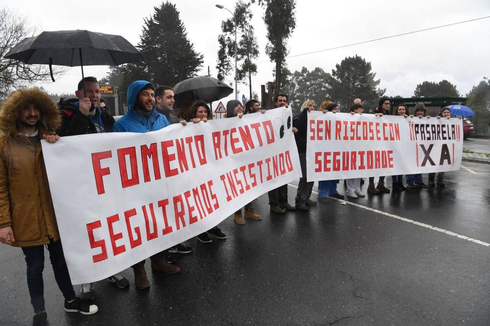Protesta para exigir una pasarela en Bergondo