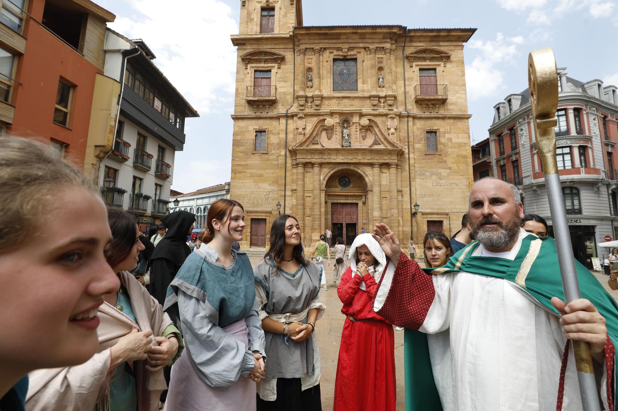 EN IMÁGENES: Broche de oro a la Edad Media ovetense con el pregón de Alfonso II