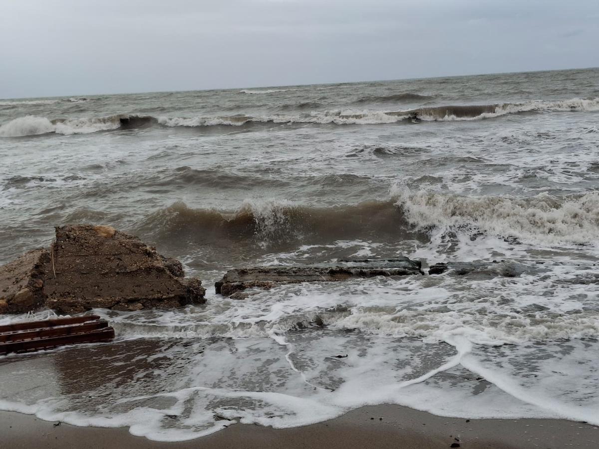 El estropicio del temporal Harry en las playas de Dénia y Xàbia (imágenes)
