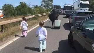 La desesperada carrera de una familia para coger su vuelo a Canarias