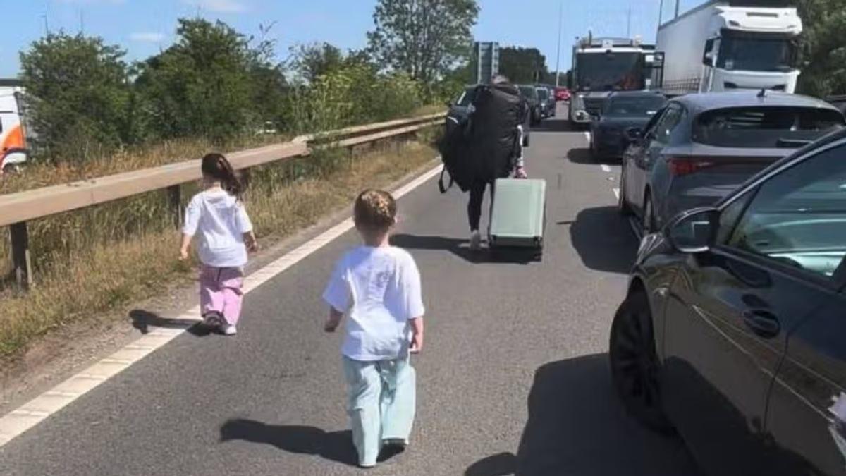 La desesperada carrera de una familia para coger su vuelo a Canarias