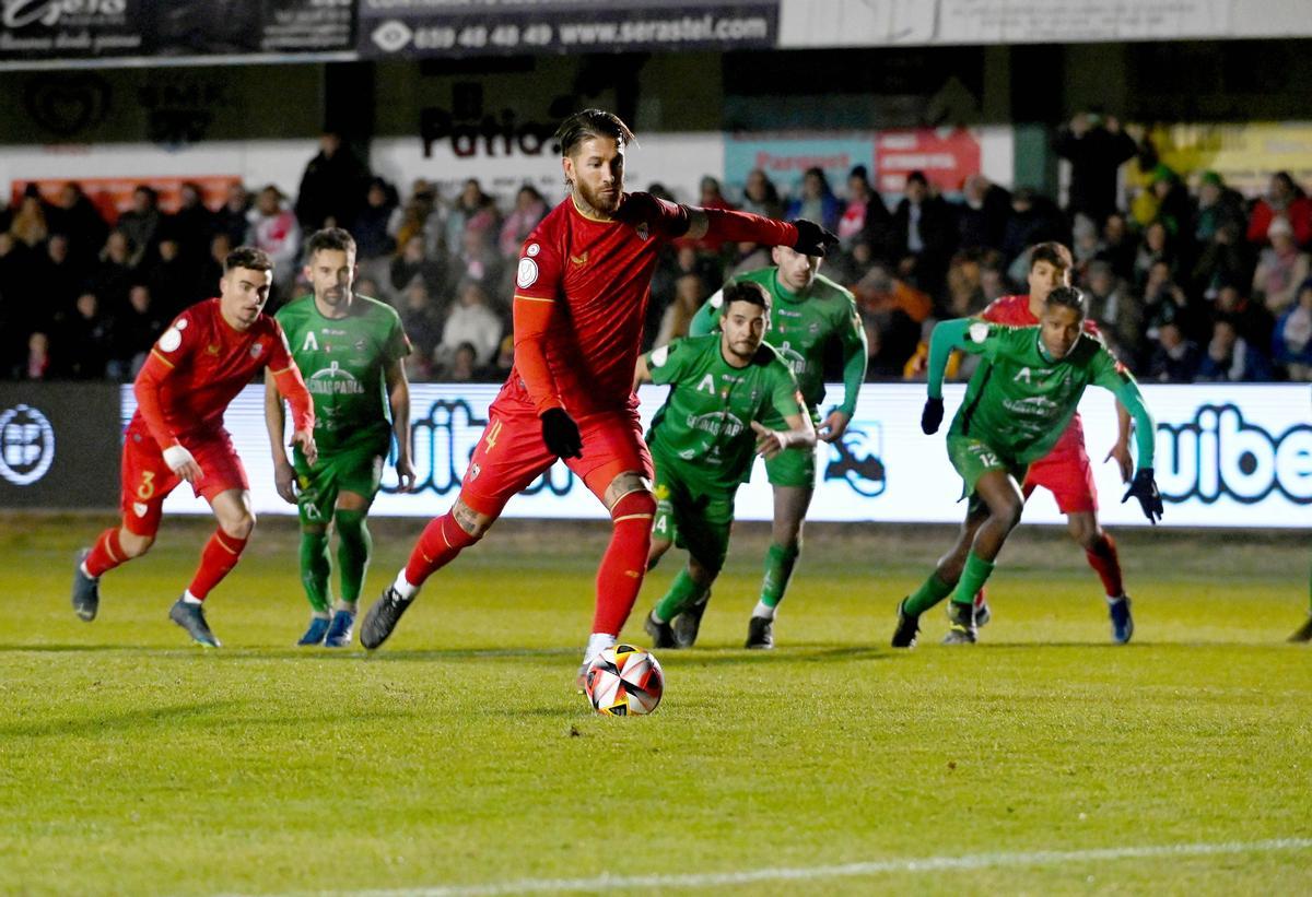 0-2. El balón parado quita las penas al Sevilla para seguir en la Copa