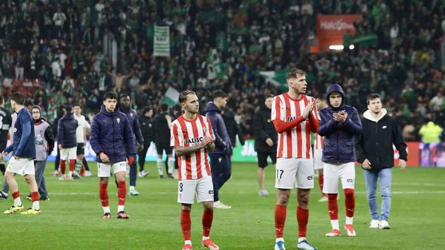 El Sporting pierde defensas: las cinco claves del bajón del proyecto rojiblanco en la segunda vuelta