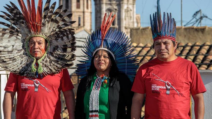 Los líderes indígenas de Brasil, Kreta Kaingang, Sonia Guajajara y Elizeu Guarani Kaiowá.