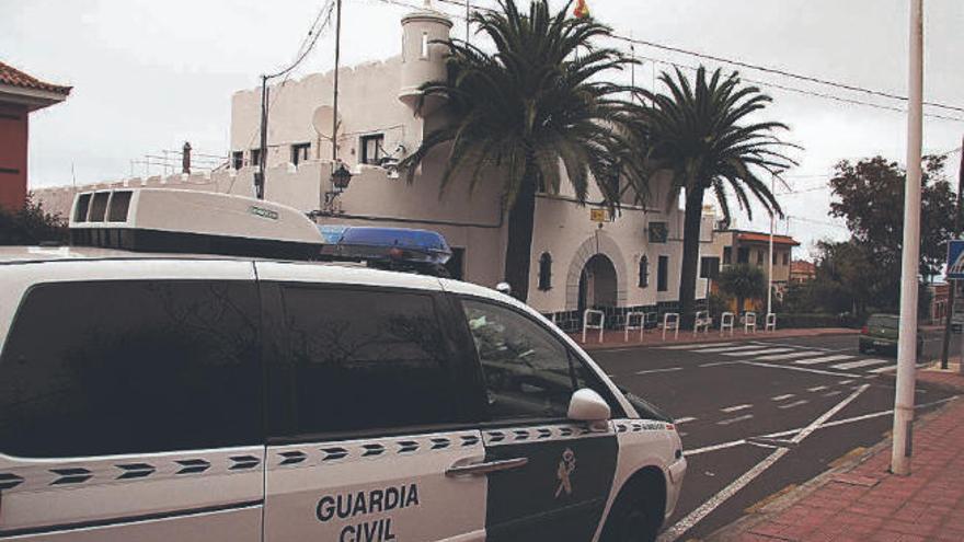 Guardias civiles de Tacoronte acudieron hasta la zona de San Juan y custodiaron el cadáver.