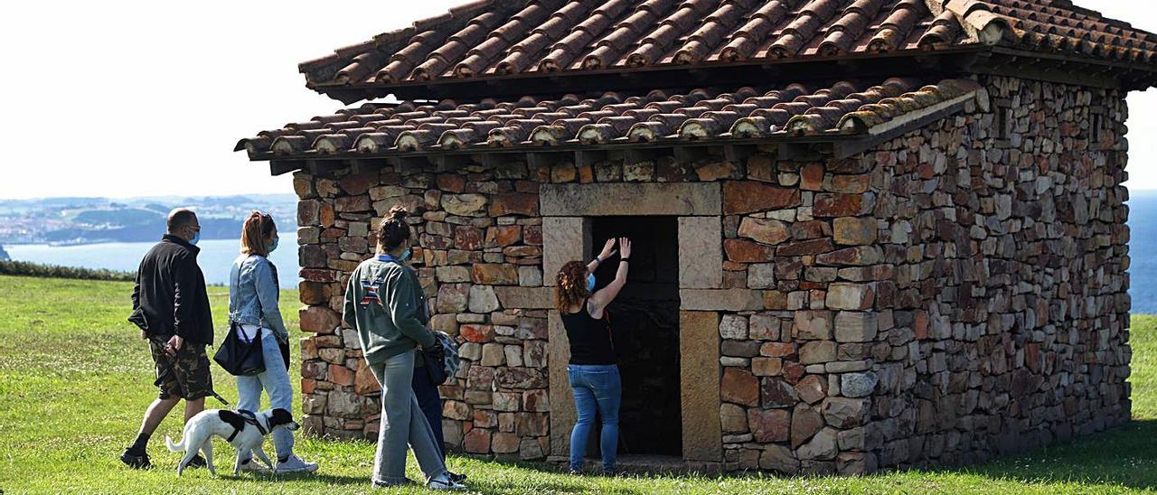 Alberto Pingarrón, María de Gracia Peralta, Jimena Pingarrón y Cristina Suárez, en la Campa Torres. | M. L.