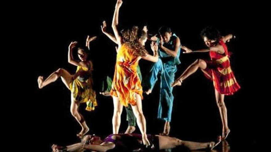 Per participar al taller de dansa cal inscriure-s&#039;hi prèviament