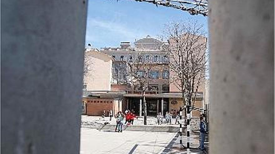 Vista de l&#039;escola Eiximenis de la ciutat de Girona.