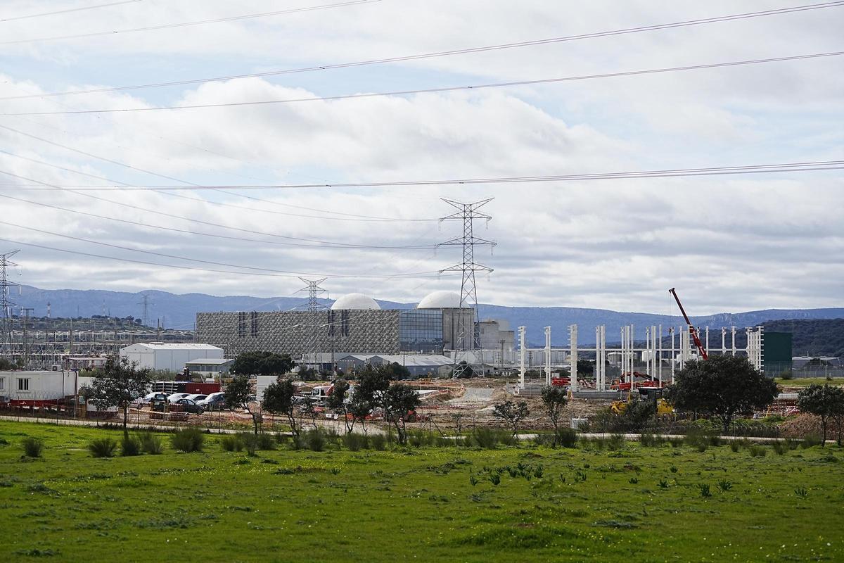 Archivo - Vista de la central nuclear de Almaraz, a 16 de febrero de 2026, en Navalmoral de la Mata, Cáceres, Extremadura (España).