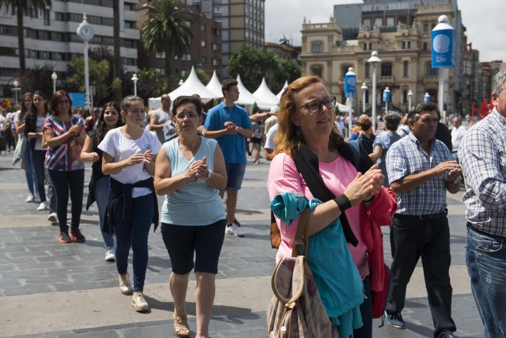 Desfile floclórico del festival Arco Atlántico de Gijón