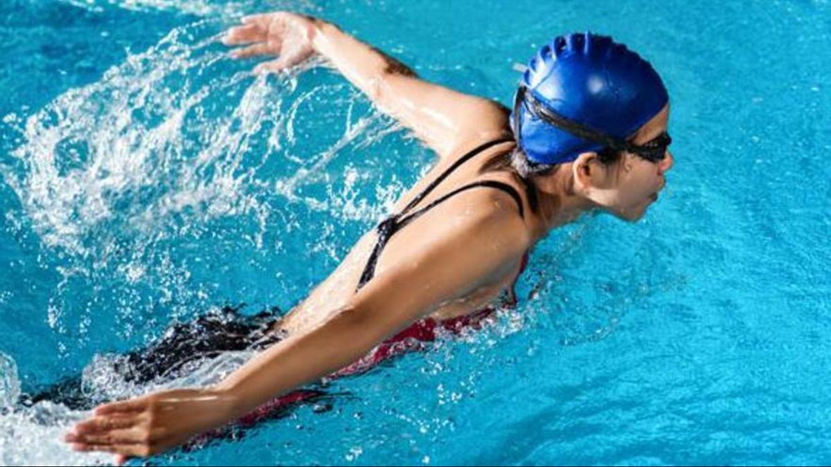 Nadar a menudo puede ayudar a muchas personas en muchas facetas de su vida, también para adelgazar.