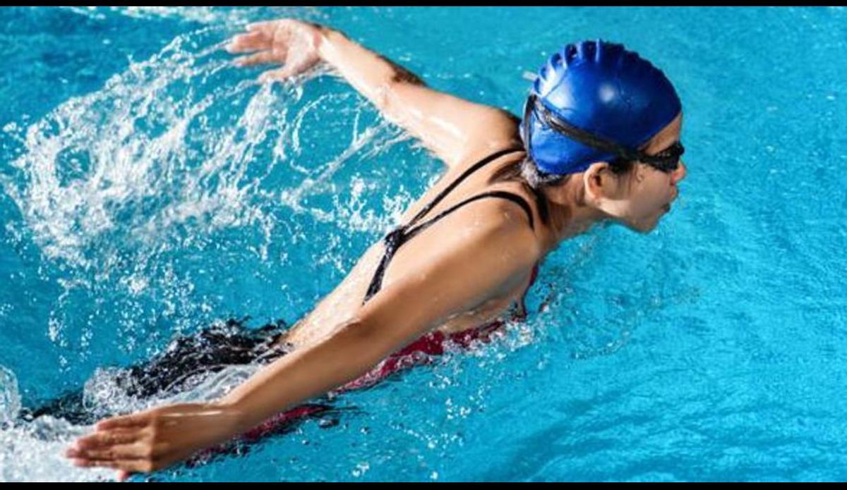 Nadar a menudo puede ayudar a muchas personas en muchas facetas de su vida, también para adelgazar.