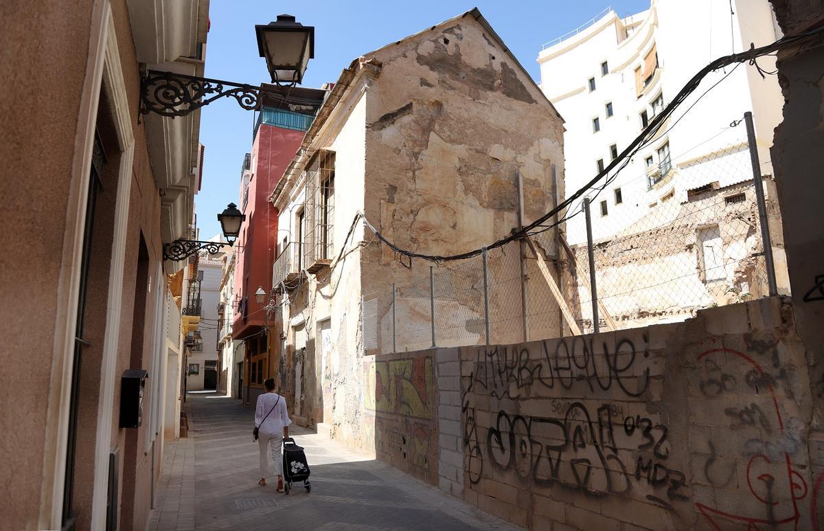 El solar de la antigua casa natal de Cánovas en la calle Nuño Gómez, esta semana.