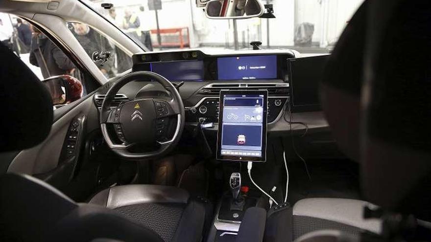 Interior de un prototipo de Citroën C4 Picasso autónomo. // K. Huesca